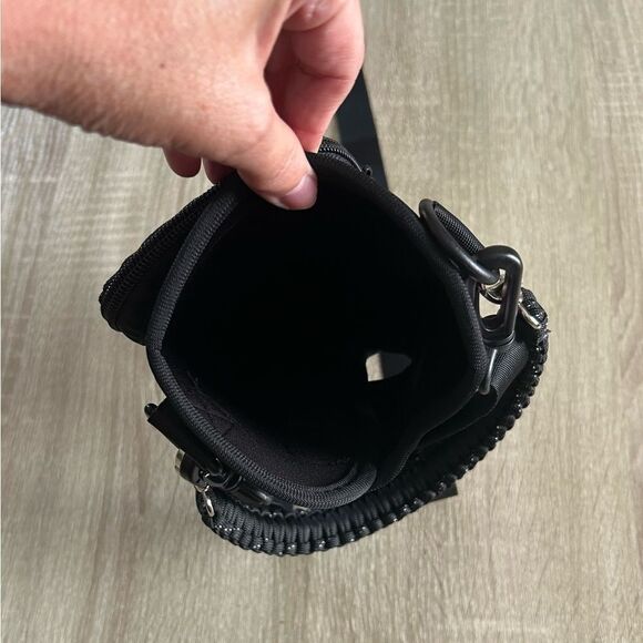 NWOT … Floral Bottle Holder With Adjustable Strap - Picture 3 of 3